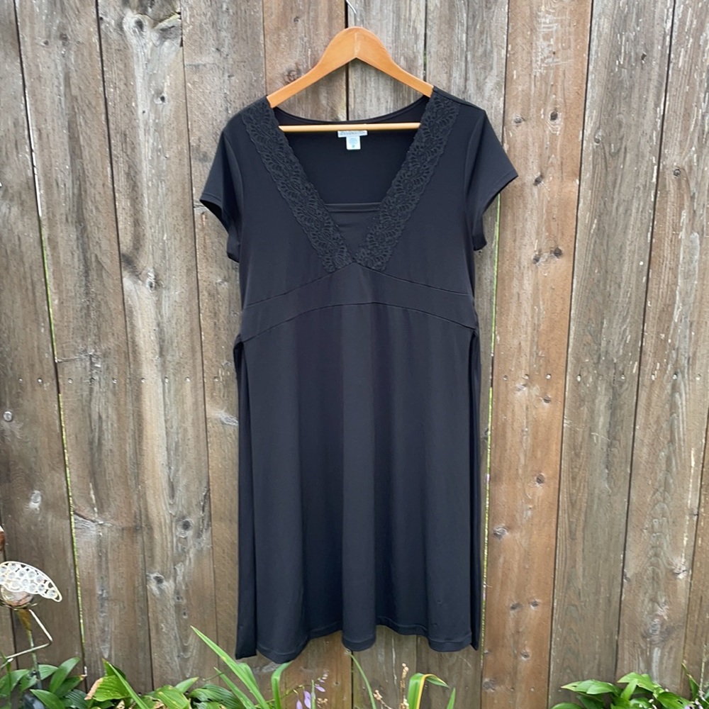 Motherhood maternity women’s dress size medium